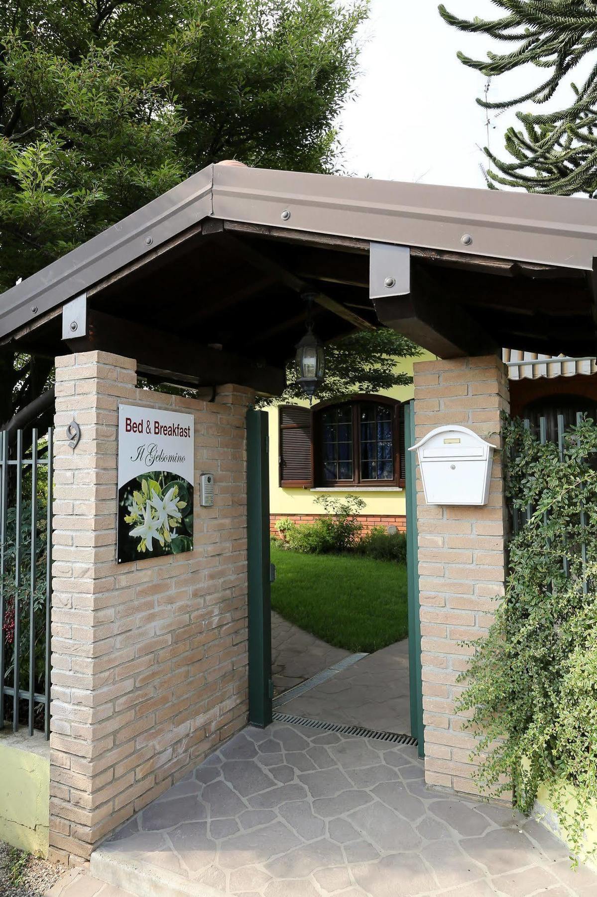 Il Gelsomino Bed & Breakfast Ferno Eksteriør bilde
